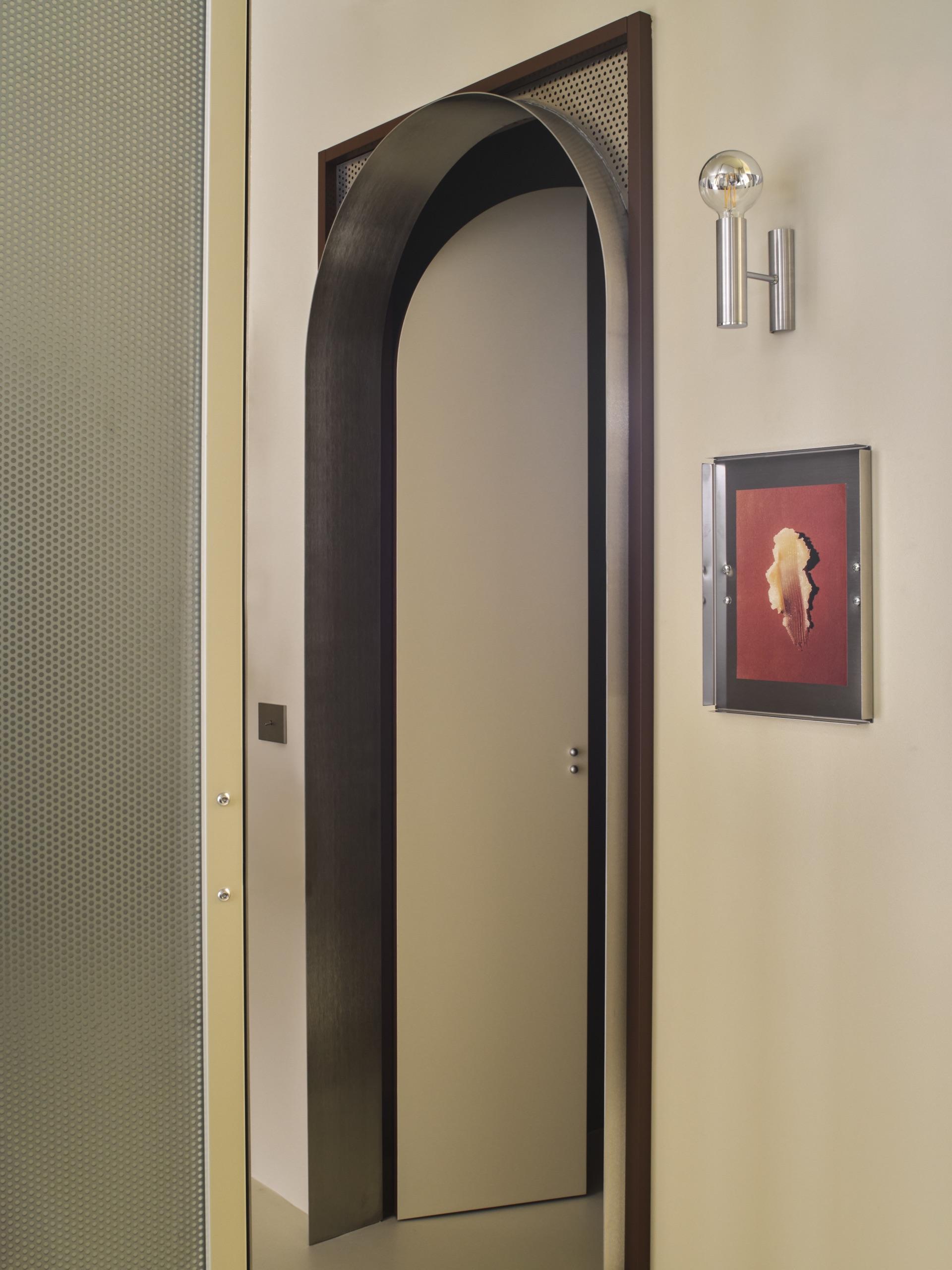 Ingresso ad arco dello studio Estea